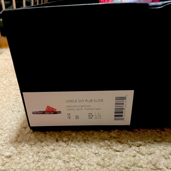 COACH® Udele Slide size 9. Constructed from textured leather with signature "C" - Picture 2 of 3